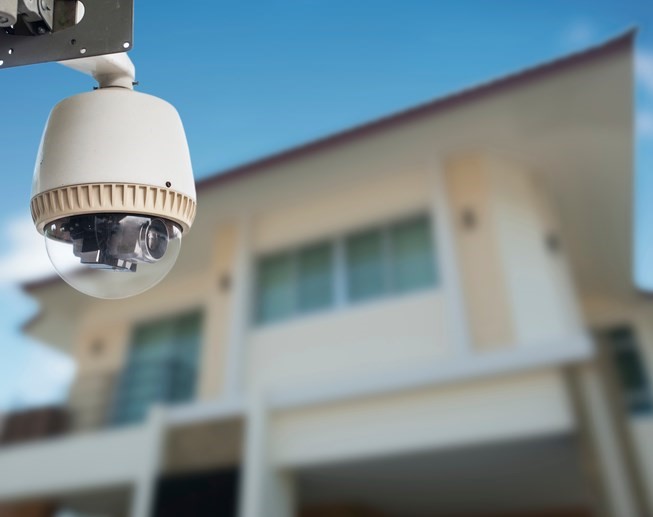 Wireless CCTV mampu menangkap gambar video dan mengirimkannya ke mesin penerima melalui gelombang radio dengan spektrum  